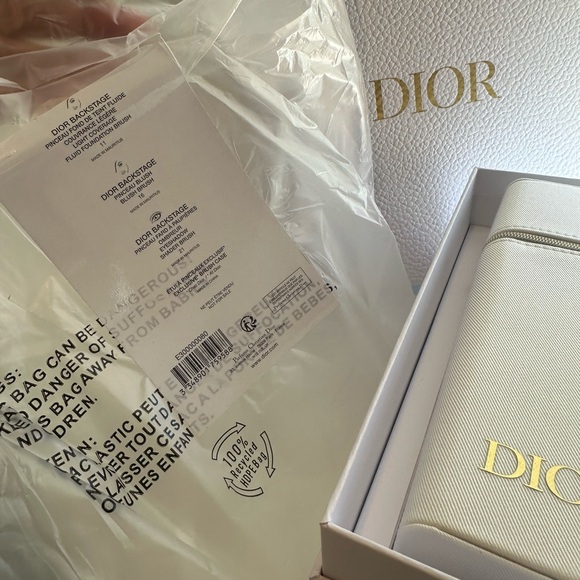 Dior Platinum Member Makeup Brush Gift Set with white case - Picture 5 of 7